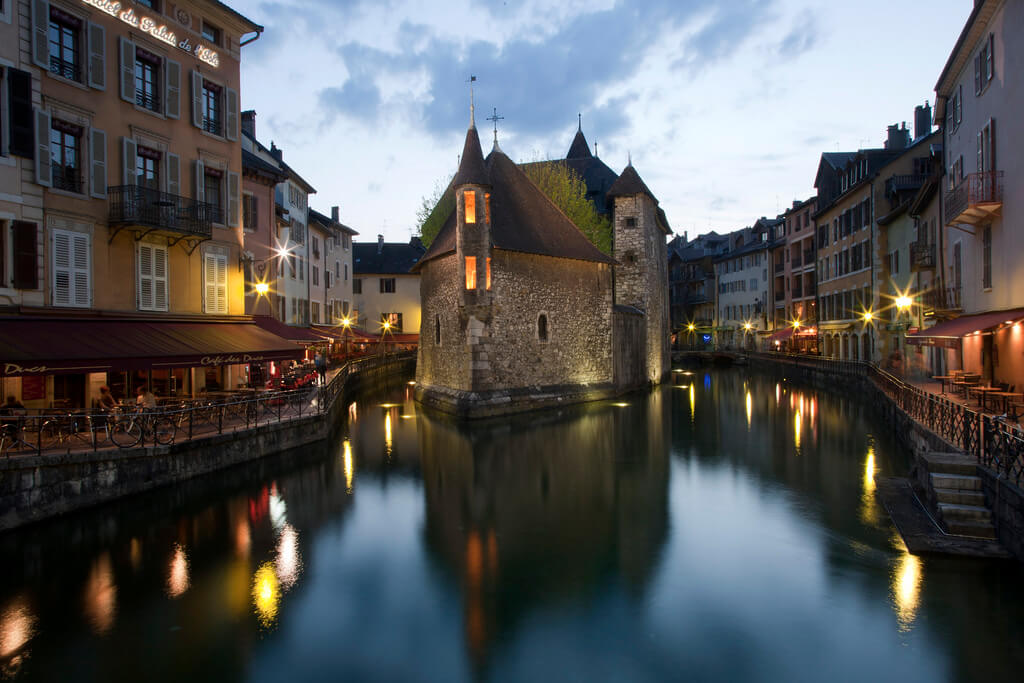 Quando ir para Annecy? A melhor época Tempo e Clima. 5 meses a evitar!