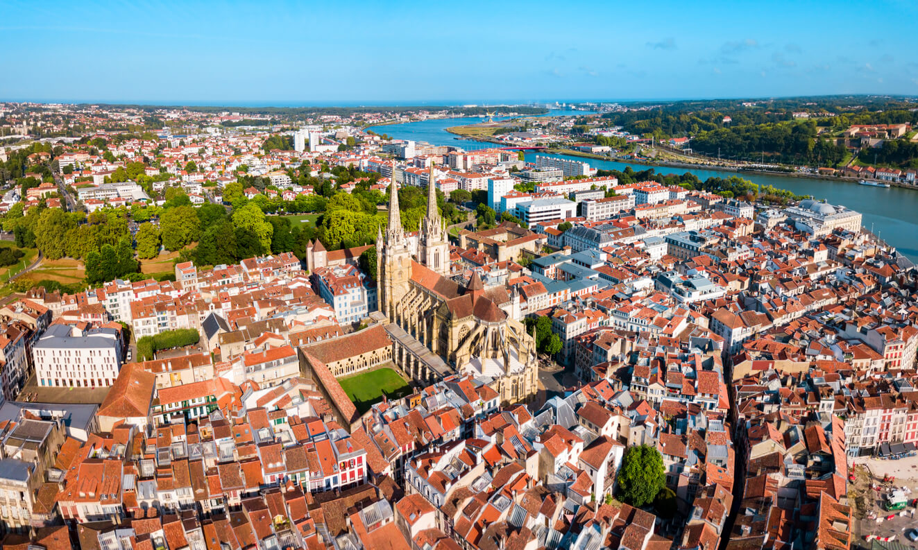 Baiona : Vue panoramique aérienne de Bayonne Baiona : Vue panoramique aérienne de Bayonne