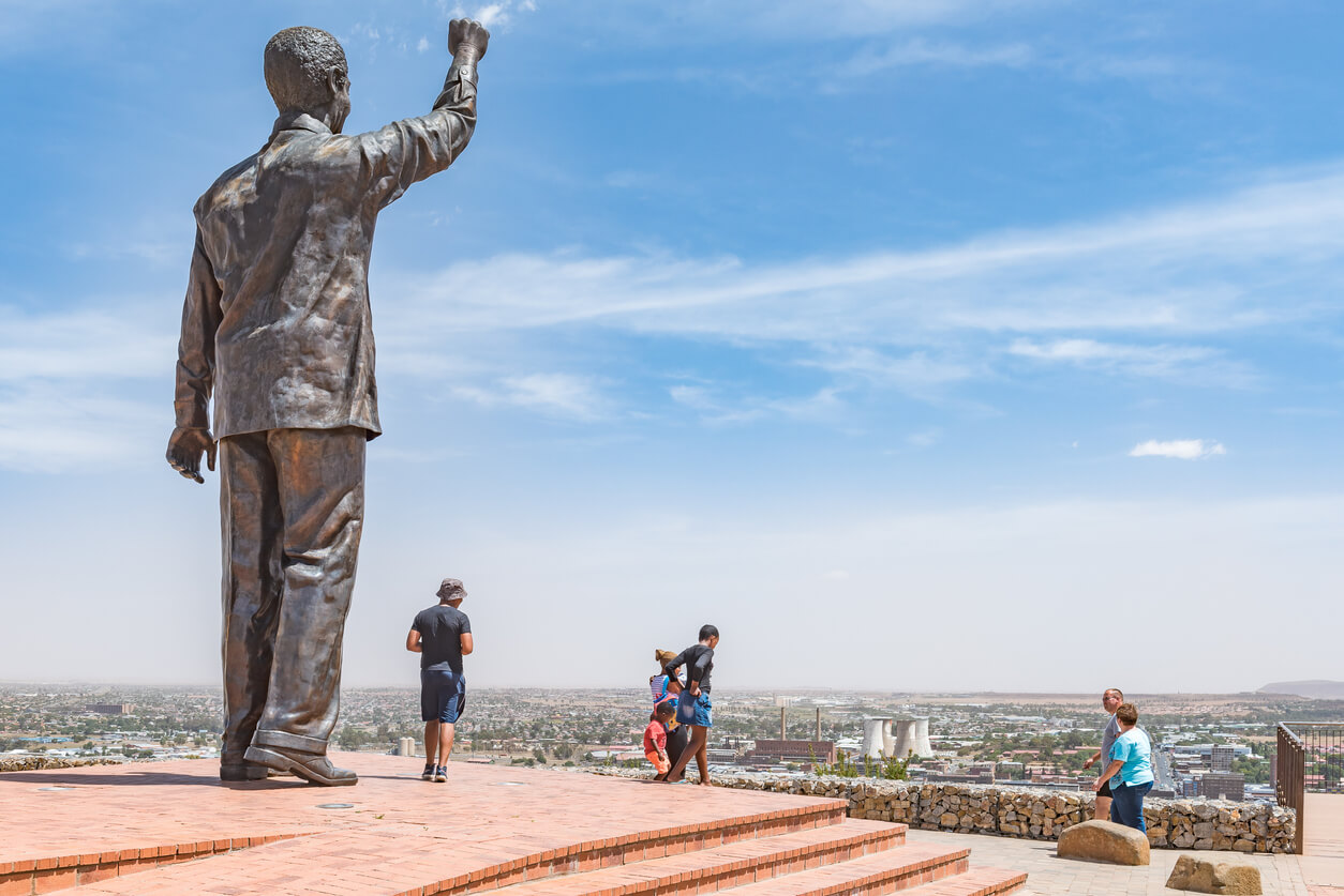 Bloemfontein : La statue de Nelson Mandela à Bloemfontein Bloemfontein : La statue de Nelson Mandela à Bloemfontein