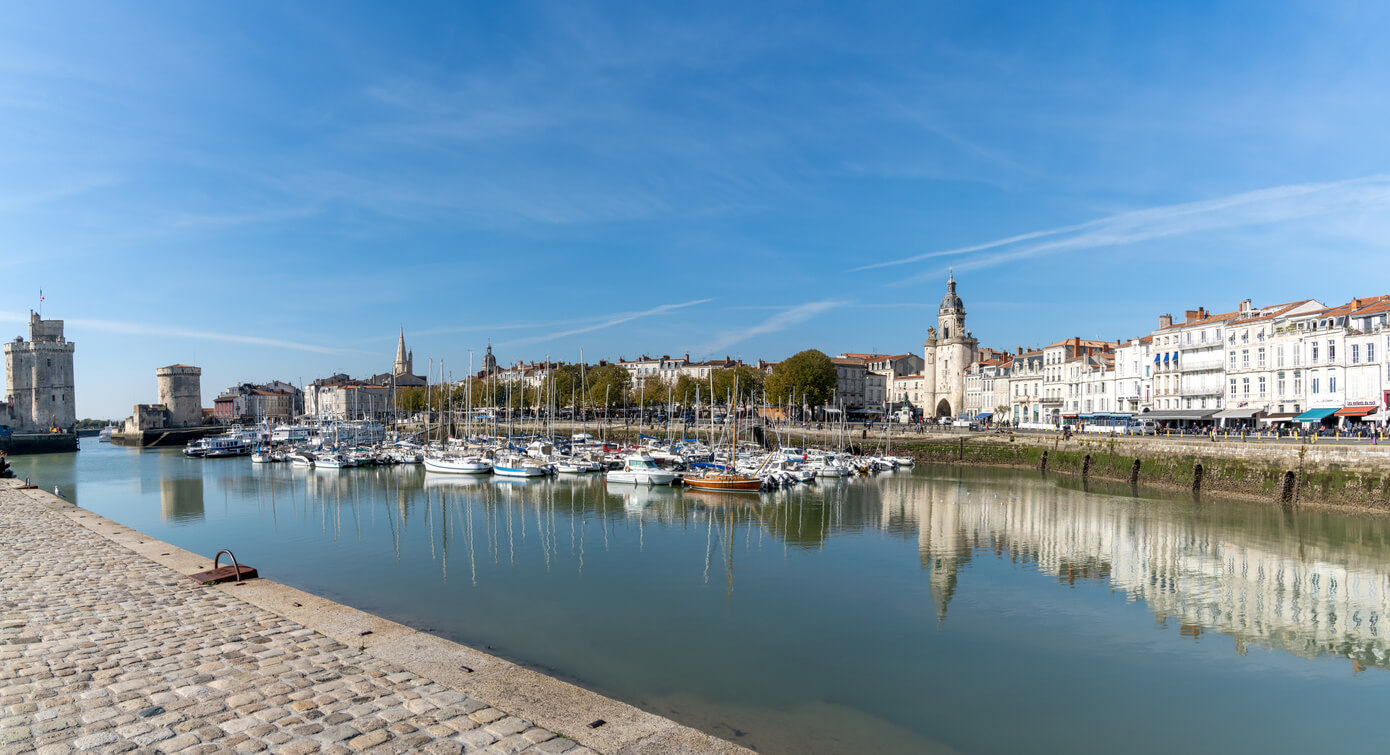 La Rochelle : Vue panoramique sur le port et le centre-ville de La Rochelle La Rochelle : Vue panoramique sur le port et le centre-ville de La Rochelle