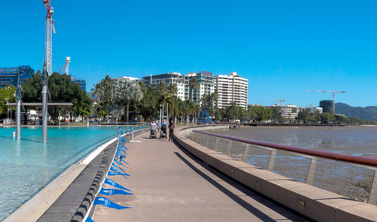 Cairns : Cairns Cairns : Cairns
