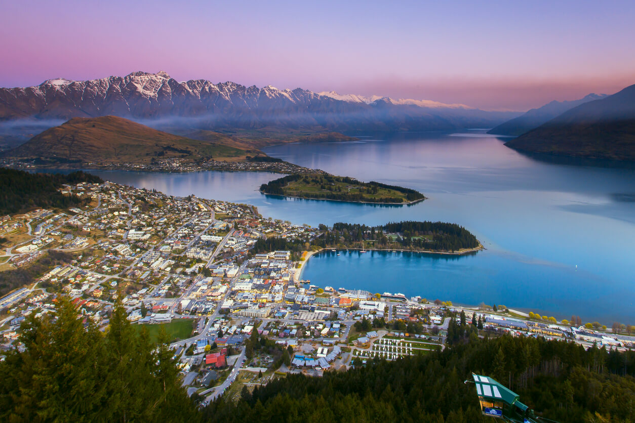 Queenstown : Queenstown Queenstown : Queenstown