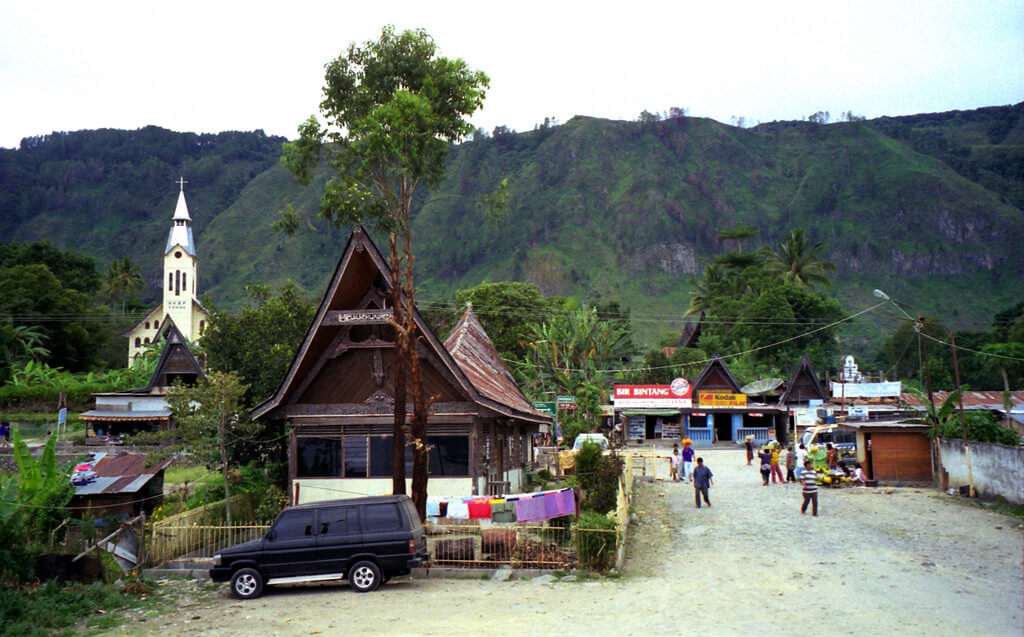 Samosir :  Samosir :